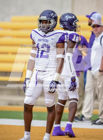 Thumbnail 1 in Lone Star vs. Lufkin (UIL 5A D1 Area) photogallery.