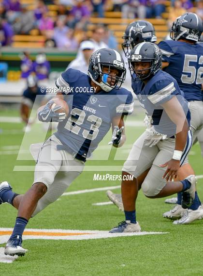 Thumbnail 3 in Lone Star vs. Lufkin (UIL 5A D1 Area) photogallery.