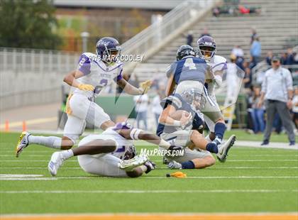 Thumbnail 2 in Lone Star vs. Lufkin (UIL 5A D1 Area) photogallery.
