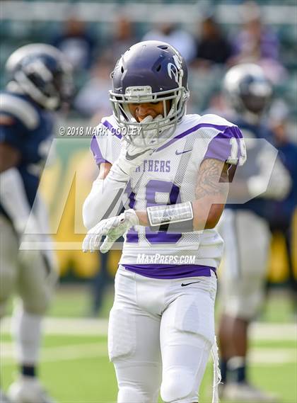 Thumbnail 1 in Lone Star vs. Lufkin (UIL 5A D1 Area) photogallery.