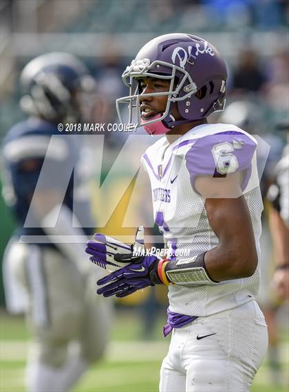 Thumbnail 3 in Lone Star vs. Lufkin (UIL 5A D1 Area) photogallery.