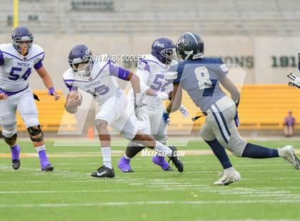 Thumbnail 3 in Lone Star vs. Lufkin (UIL 5A D1 Area) photogallery.