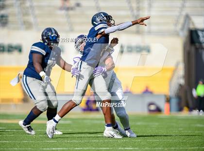 Thumbnail 3 in Lone Star vs. Lufkin (UIL 5A D1 Area) photogallery.