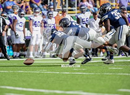 Thumbnail 3 in Lone Star vs. Lufkin (UIL 5A D1 Area) photogallery.