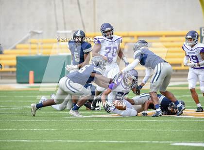 Thumbnail 3 in Lone Star vs. Lufkin (UIL 5A D1 Area) photogallery.