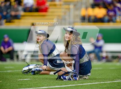 Thumbnail 2 in Lone Star vs. Lufkin (UIL 5A D1 Area) photogallery.