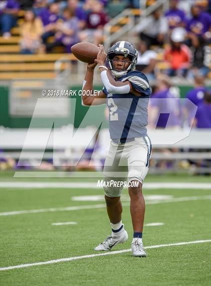 Thumbnail 1 in Lone Star vs. Lufkin (UIL 5A D1 Area) photogallery.