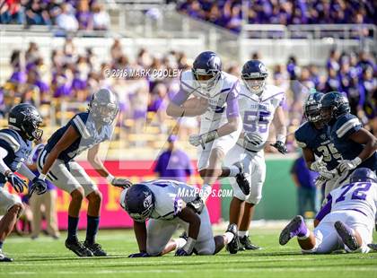 Thumbnail 2 in Lone Star vs. Lufkin (UIL 5A D1 Area) photogallery.