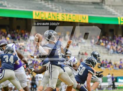 Thumbnail 3 in Lone Star vs. Lufkin (UIL 5A D1 Area) photogallery.
