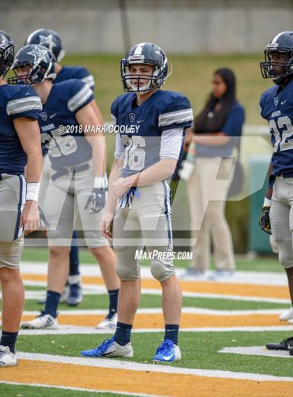 Thumbnail 3 in Lone Star vs. Lufkin (UIL 5A D1 Area) photogallery.