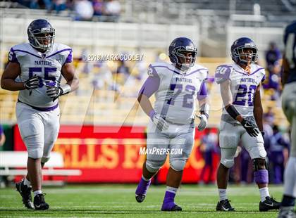 Thumbnail 1 in Lone Star vs. Lufkin (UIL 5A D1 Area) photogallery.