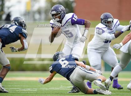 Thumbnail 3 in Lone Star vs. Lufkin (UIL 5A D1 Area) photogallery.