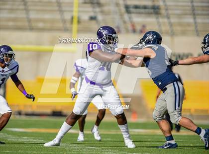 Thumbnail 1 in Lone Star vs. Lufkin (UIL 5A D1 Area) photogallery.
