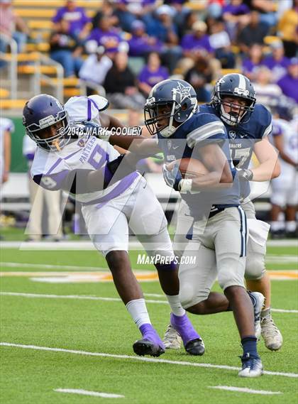 Thumbnail 1 in Lone Star vs. Lufkin (UIL 5A D1 Area) photogallery.