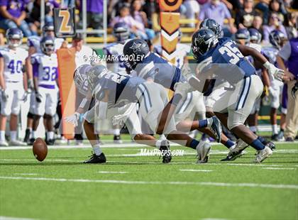 Thumbnail 2 in Lone Star vs. Lufkin (UIL 5A D1 Area) photogallery.
