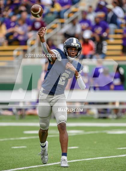 Thumbnail 2 in Lone Star vs. Lufkin (UIL 5A D1 Area) photogallery.