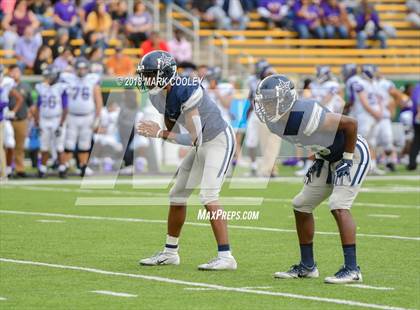 Thumbnail 1 in Lone Star vs. Lufkin (UIL 5A D1 Area) photogallery.
