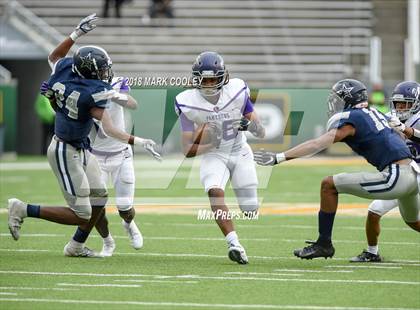 Thumbnail 1 in Lone Star vs. Lufkin (UIL 5A D1 Area) photogallery.