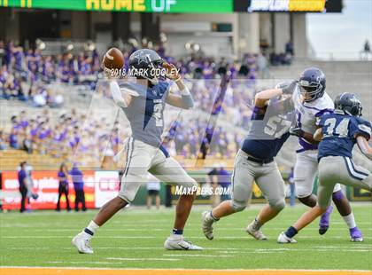 Thumbnail 1 in Lone Star vs. Lufkin (UIL 5A D1 Area) photogallery.