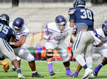 Thumbnail 3 in Lone Star vs. Lufkin (UIL 5A D1 Area) photogallery.