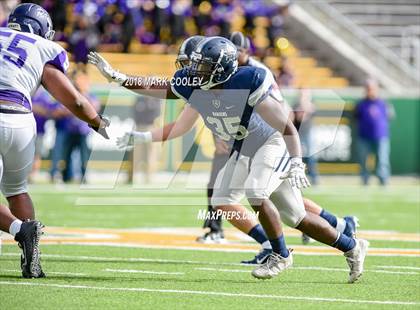 Thumbnail 1 in Lone Star vs. Lufkin (UIL 5A D1 Area) photogallery.