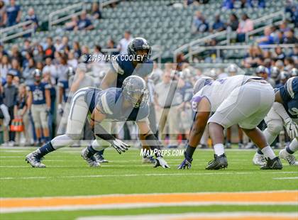 Thumbnail 3 in Lone Star vs. Lufkin (UIL 5A D1 Area) photogallery.