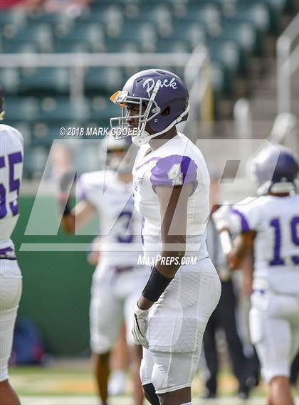 Thumbnail 1 in Lone Star vs. Lufkin (UIL 5A D1 Area) photogallery.