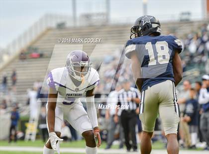 Thumbnail 2 in Lone Star vs. Lufkin (UIL 5A D1 Area) photogallery.