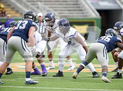 Thumbnail 1 in Lone Star vs. Lufkin (UIL 5A D1 Area) photogallery.