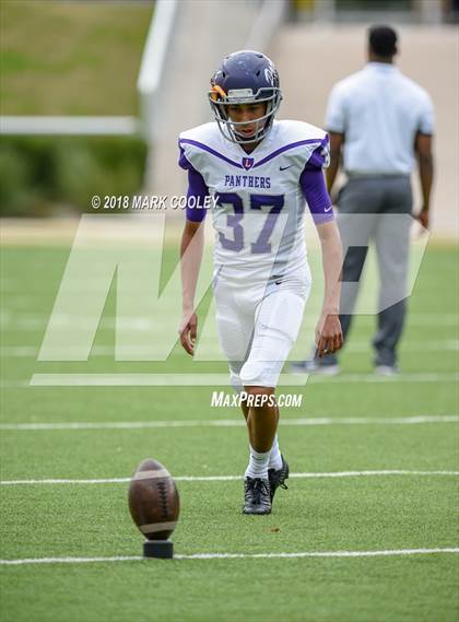 Thumbnail 2 in Lone Star vs. Lufkin (UIL 5A D1 Area) photogallery.