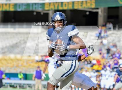 Thumbnail 3 in Lone Star vs. Lufkin (UIL 5A D1 Area) photogallery.