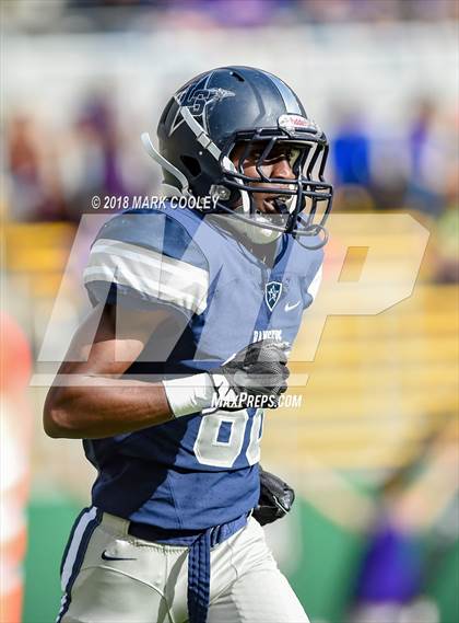 Thumbnail 3 in Lone Star vs. Lufkin (UIL 5A D1 Area) photogallery.