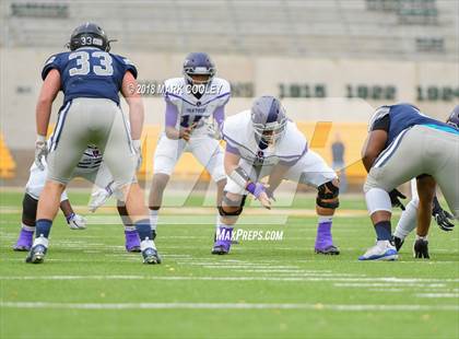 Thumbnail 2 in Lone Star vs. Lufkin (UIL 5A D1 Area) photogallery.