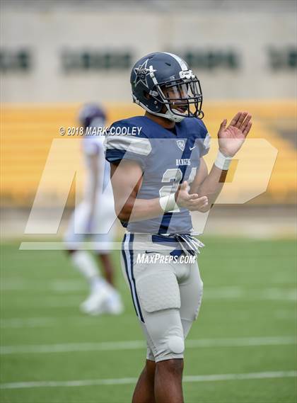 Thumbnail 1 in Lone Star vs. Lufkin (UIL 5A D1 Area) photogallery.