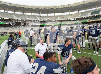 Thumbnail 3 in Lone Star vs. Lufkin (UIL 5A D1 Area) photogallery.