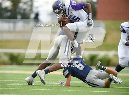 Thumbnail 2 in Lone Star vs. Lufkin (UIL 5A D1 Area) photogallery.