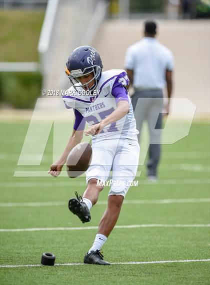 Thumbnail 1 in Lone Star vs. Lufkin (UIL 5A D1 Area) photogallery.