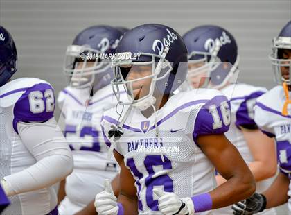 Thumbnail 1 in Lone Star vs. Lufkin (UIL 5A D1 Area) photogallery.