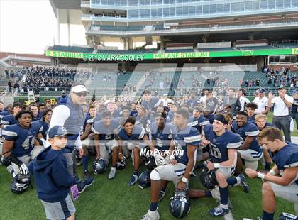 Thumbnail 2 in Lone Star vs. Lufkin (UIL 5A D1 Area) photogallery.