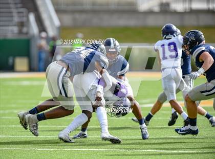 Thumbnail 2 in Lone Star vs. Lufkin (UIL 5A D1 Area) photogallery.