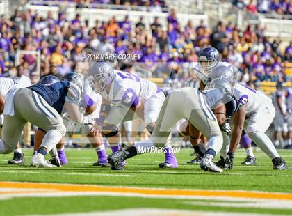 Thumbnail 1 in Lone Star vs. Lufkin (UIL 5A D1 Area) photogallery.