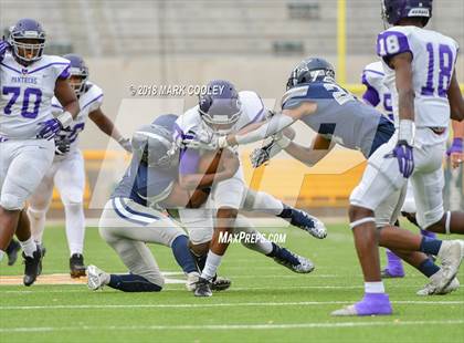 Thumbnail 1 in Lone Star vs. Lufkin (UIL 5A D1 Area) photogallery.