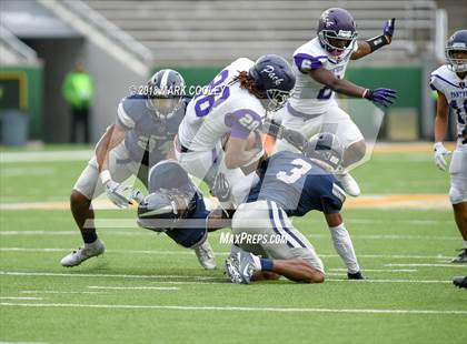 Thumbnail 1 in Lone Star vs. Lufkin (UIL 5A D1 Area) photogallery.