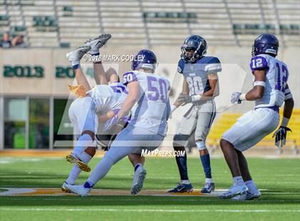 Thumbnail 1 in Lone Star vs. Lufkin (UIL 5A D1 Area) photogallery.