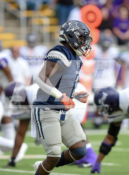 Thumbnail 1 in Lone Star vs. Lufkin (UIL 5A D1 Area) photogallery.