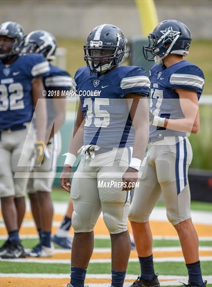 Thumbnail 2 in Lone Star vs. Lufkin (UIL 5A D1 Area) photogallery.