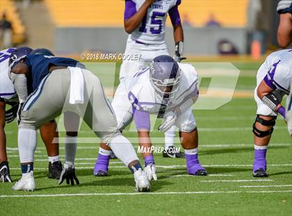 Thumbnail 2 in Lone Star vs. Lufkin (UIL 5A D1 Area) photogallery.