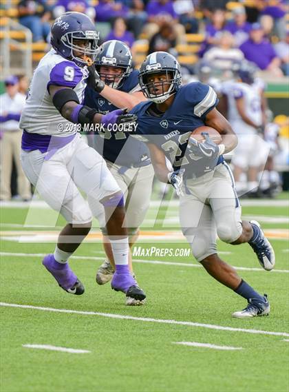 Thumbnail 3 in Lone Star vs. Lufkin (UIL 5A D1 Area) photogallery.