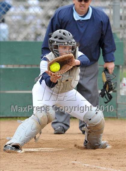 Thumbnail 2 in Alhambra vs. Casa Roble (Victory Pre-Season Tournament) photogallery.