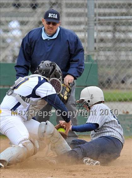 Thumbnail 3 in Alhambra vs. Casa Roble (Victory Pre-Season Tournament) photogallery.